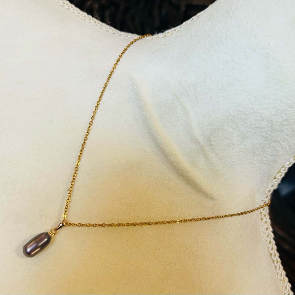 Handcrafted genuine Tahitian baroque pearl pendant on chain necklace